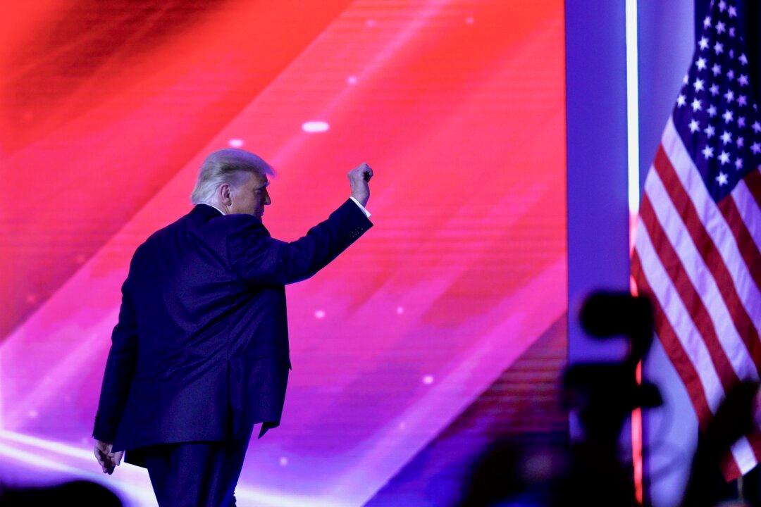 Trump Builds Leverage for ‘Overhaul’ of GOP With Fundraising Gambit