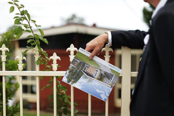 A prospective buyer looks at a property on February 14, 2015 in Blacktown, Australia (Mark Metcalfe/Getty Images)