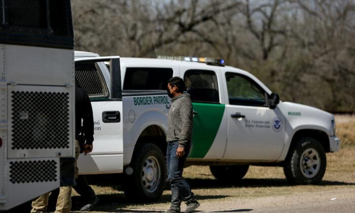 White House Won’t Tell Officials How Many Illegal Immigrants Entering Texas Have COVID-19: Gov. Abbott