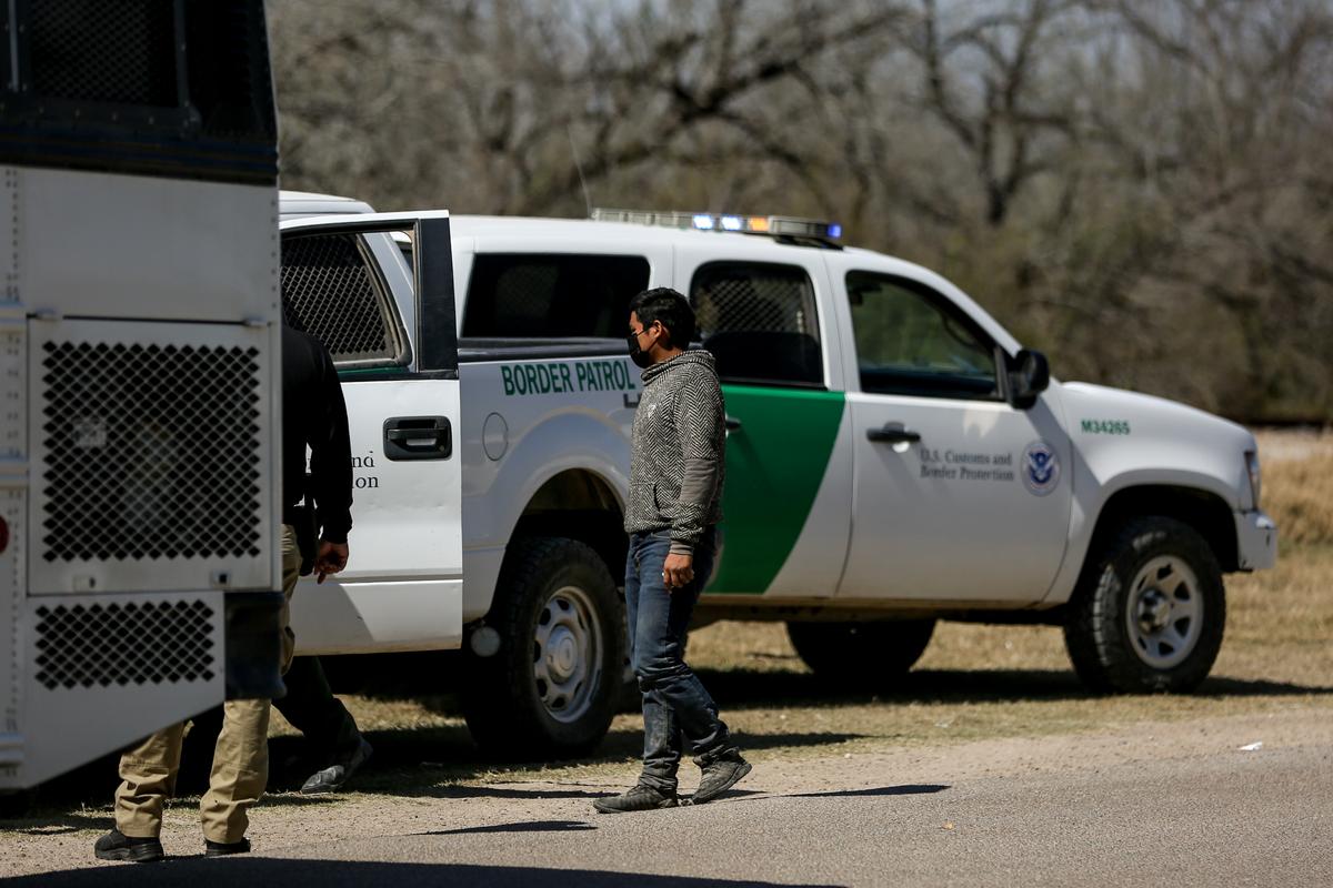 White House Won't Tell Officials How Many Illegal Immigrants Entering Texas Have COVID-19: Gov. Abbott