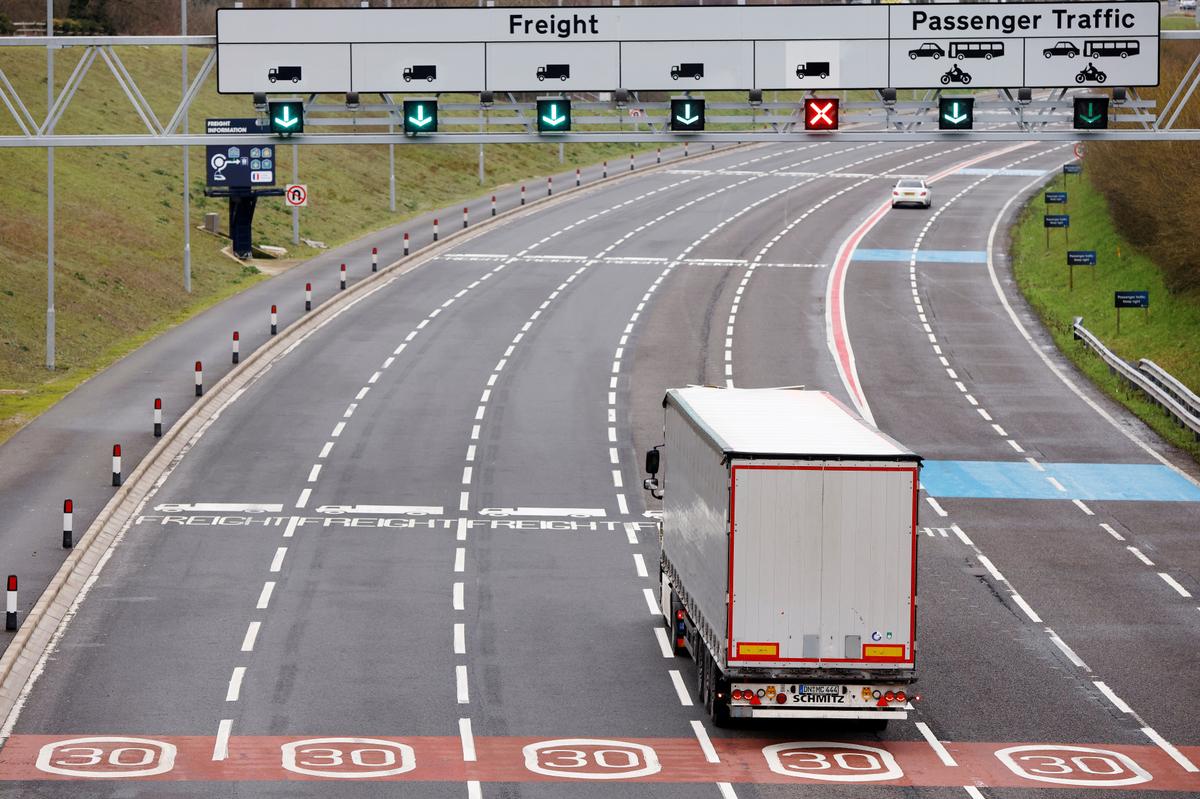 UK Delays Post-Brexit Import Checks to Give More Time to Prepare