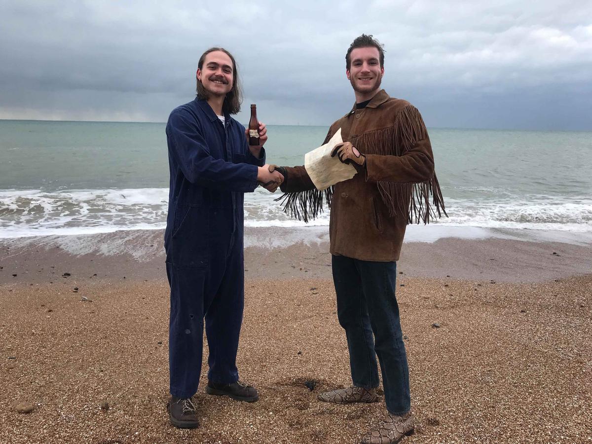 (L-R) Indiana Tarrant and Luca Gamberini on the beach where they found the bottle (Caters News)
