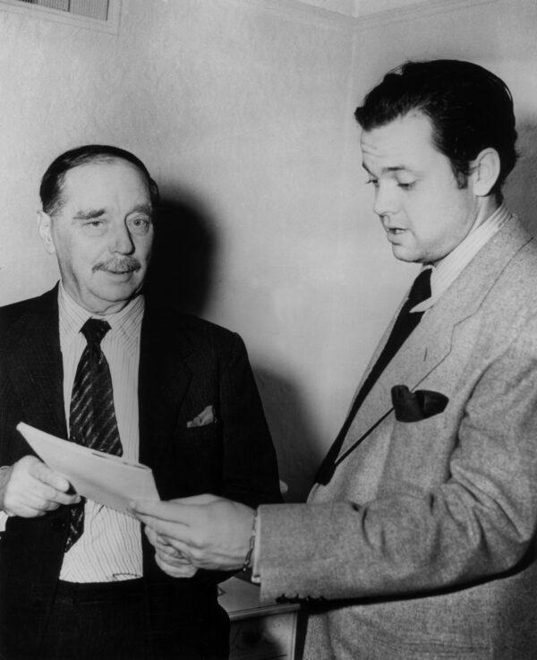 British author H.G. Wells and American actor, director, and producer Orson Welles following the radio dramatization of Wells's book “The War of the Worlds.” (Hulton Archive/Getty Images)
