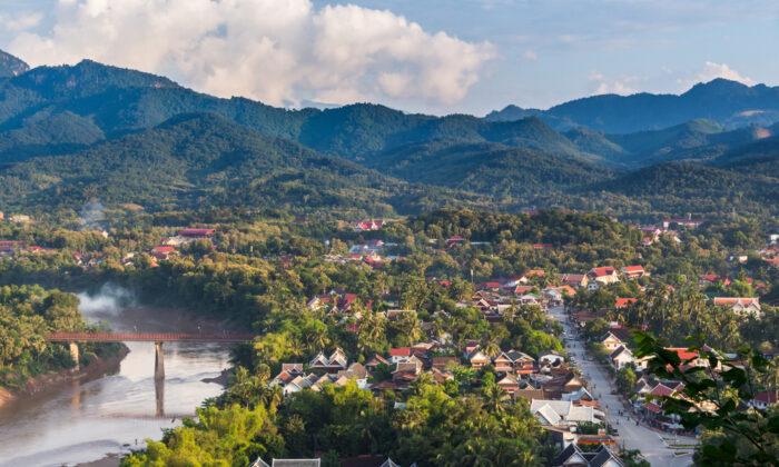 Laos Limits Foreign Exchange Sales to Stabilize Currency