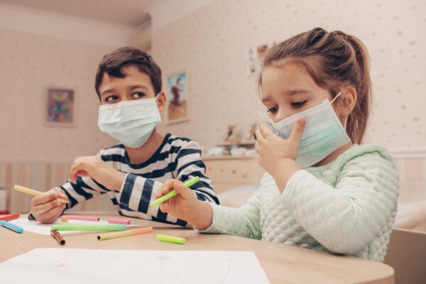 Children wearing masks (L Julia/Shutterstock)