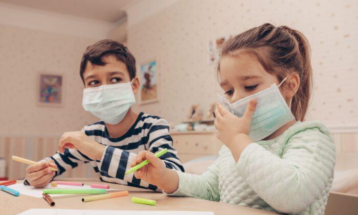 Vaccinations the Only Way to Get Rid of Masks in the Classroom: Federal Health Minister