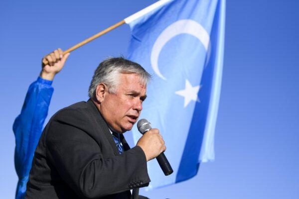 Independent Senator Rex Patrick speaks during a rally for the Uyghur community outside Parliament House in Canberra, Monday, March 15, 2021. (Lukas Coch/AAP)