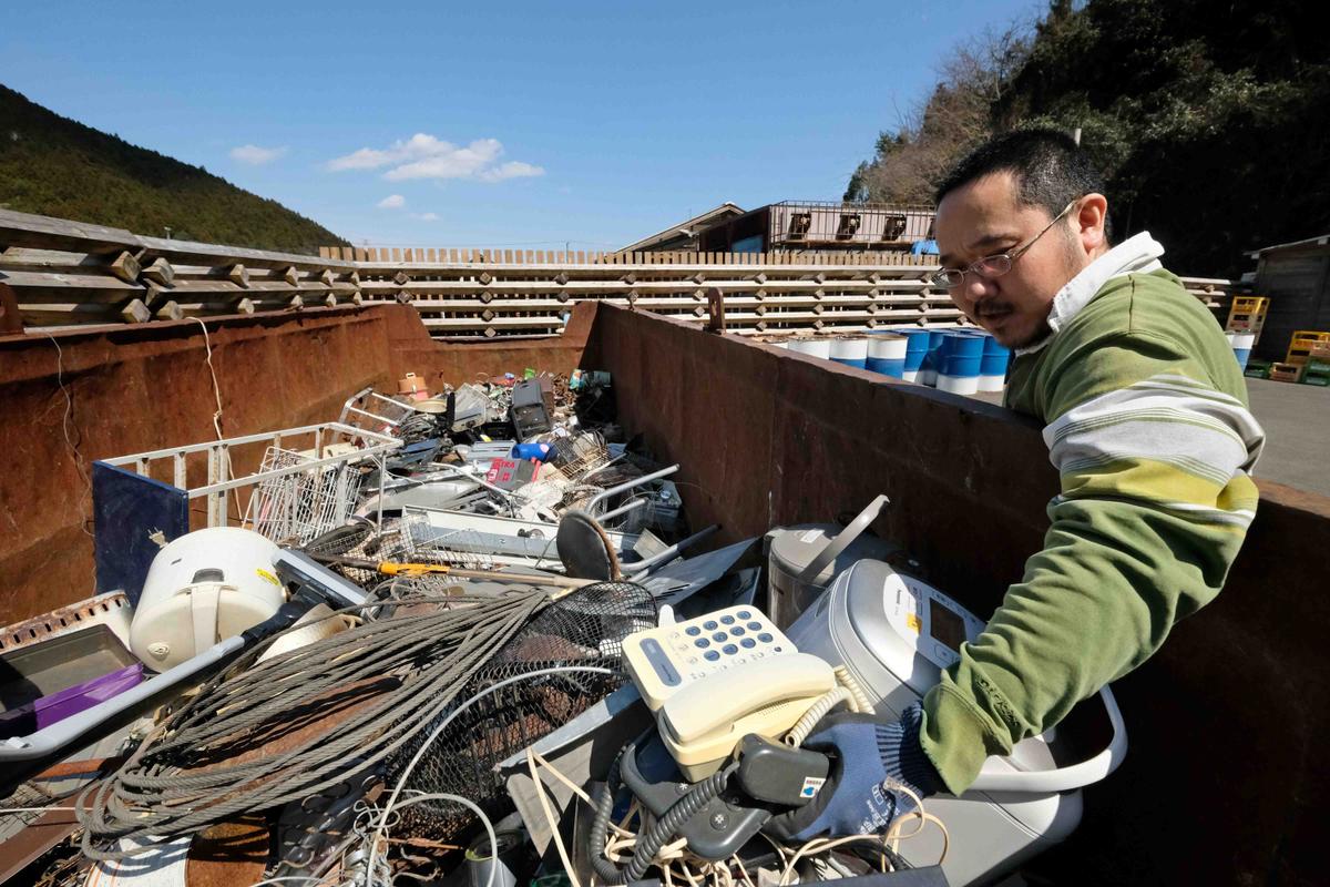 A resident bringing disused household goods at a waste center in the town of Kamikatsu, Tokushima prefecture (KAZUHIRO NOGI/AFP via Getty Images)