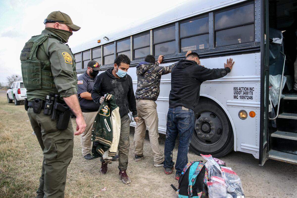 Border Patrol agents apprehend about two dozen illegal immigrants in Penitas, Texas, on March 11 2021. (Charlotte Cuthbertson/The Epoch Times)