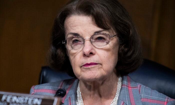 Sen. Feinstein ‘Open to Changing Way Filibuster Rules Are Used’ Amid Pressure From Progressive Groups