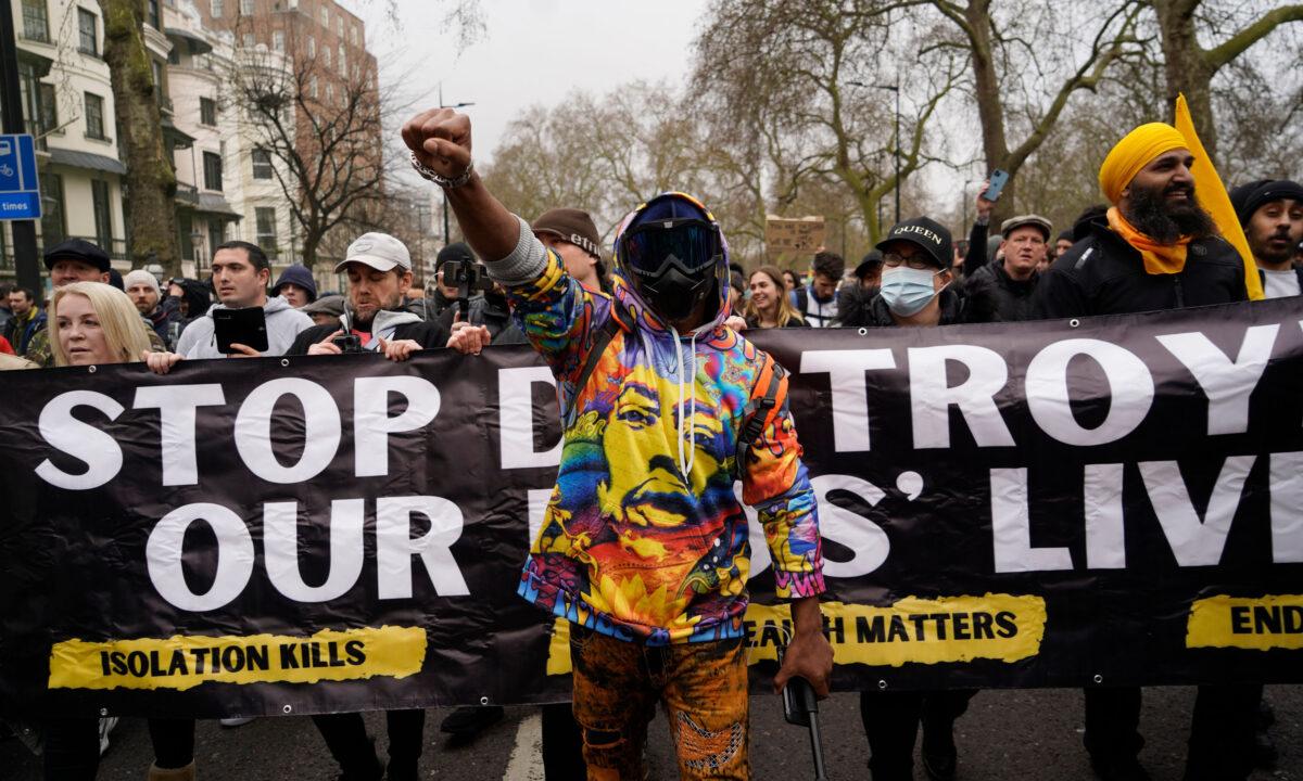 Protesters against CCP virus lockdown in central London on March 20, 2021. (Niklas Halle'n/AFP via Getty Images)