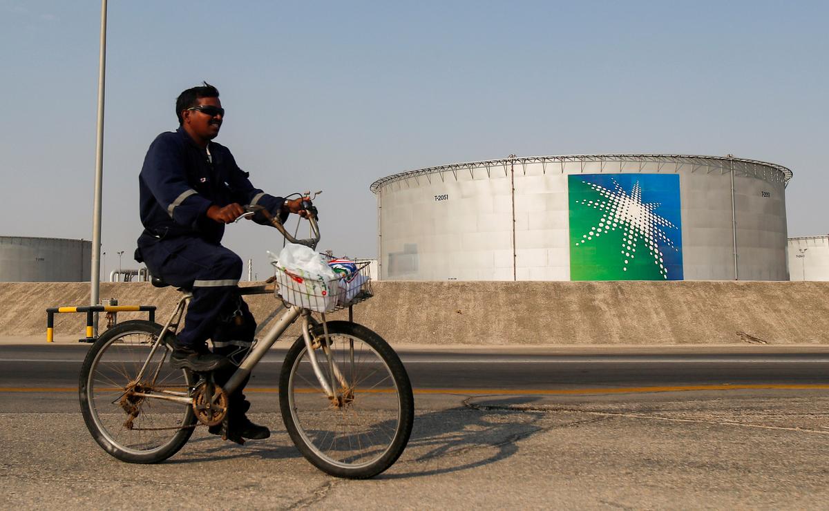 Oil Giant Saudi Aramco Sees 2020 Profits Nearly Halved to $49 Billion