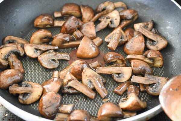 Cook the mushrooms separately in butter. (Audrey Le Goff)