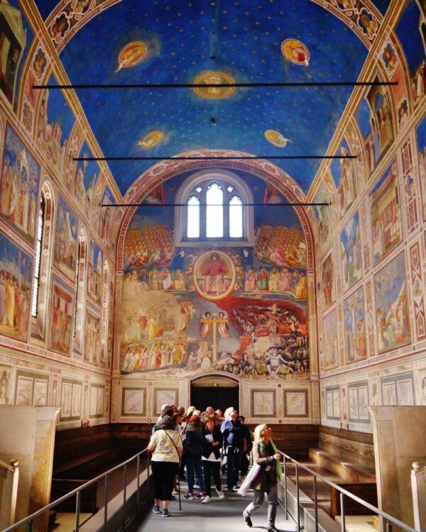 Visitors in the nave of the Scrovegni Chapel in Padua, Italy. (Zairon/ CC BY-SA 4.0)