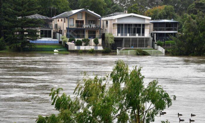 Hundreds of Homes Inundated, Thousands Evacuated in Aussie Floods