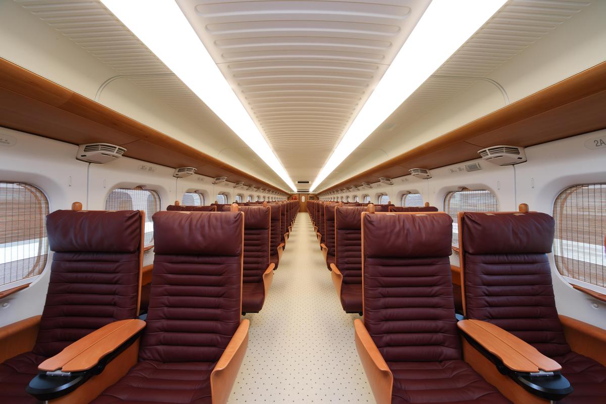 The interior of the JR Kyushu Bullet Train. (Kyushu Railway Company/JNTO)