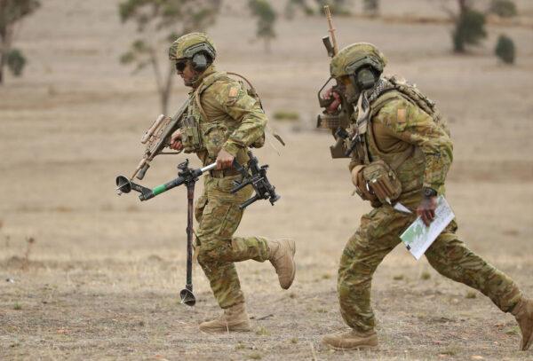 Australian Army soldiers run during Exercise Chong Ju at the Puckapunyal Military Area on May 9, 2019, in Seymour, Australia. (Scott Barbour/Getty Images)