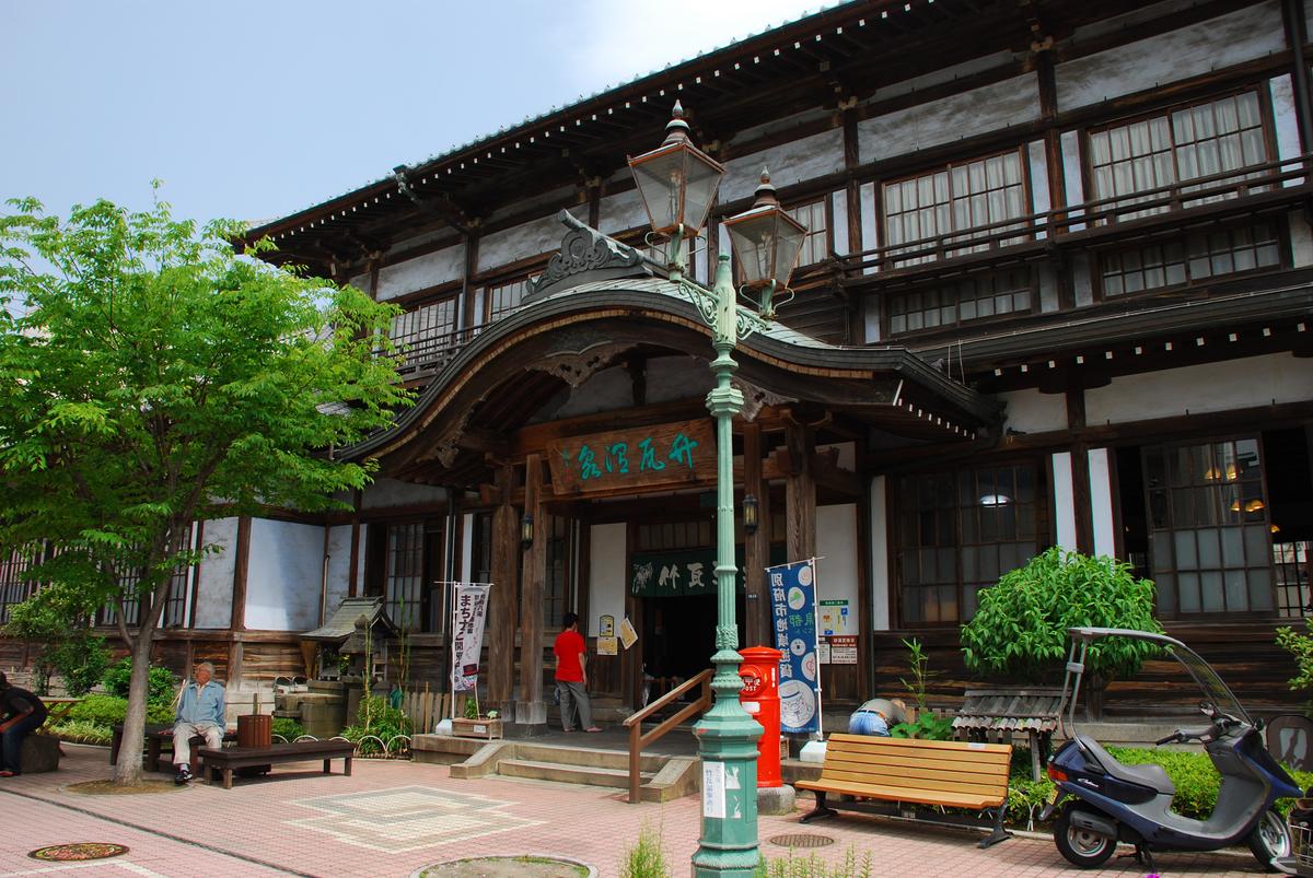 The entrance to the traditional Takegawara Hot Springs bathhouse in Beppu, Japan. (Promotion Airport Environment Improvement Foundation/JNTO)
