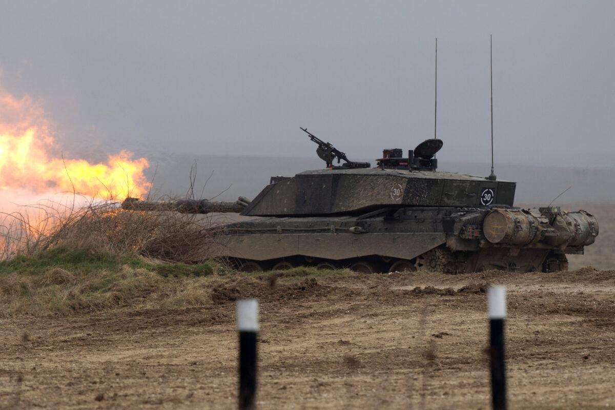 A Challenger 2 tank fires during Exercise Tractable in Salisbury, England, on March 19, 2015. (Matt Cardy/Getty Images)