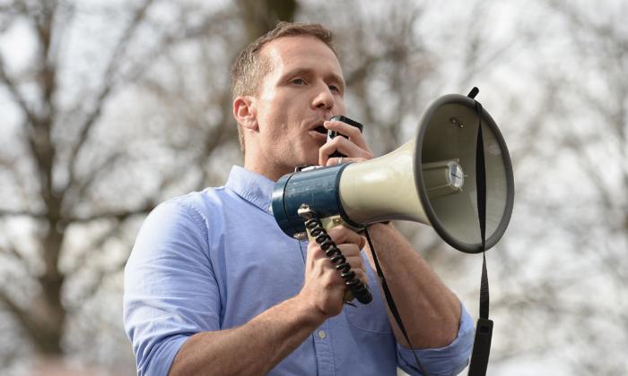 Greitens Vows to ‘Stand Up and Fight Against the Evil’ CCP If Elected to Senate