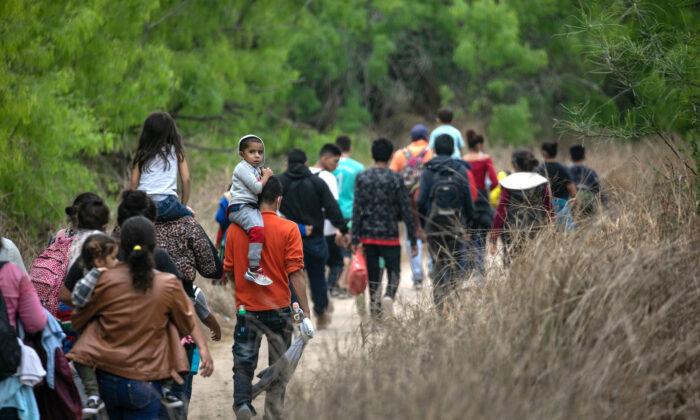 More Than a Million Illegal Immigrants Expected to Cross Border in 2021: Official