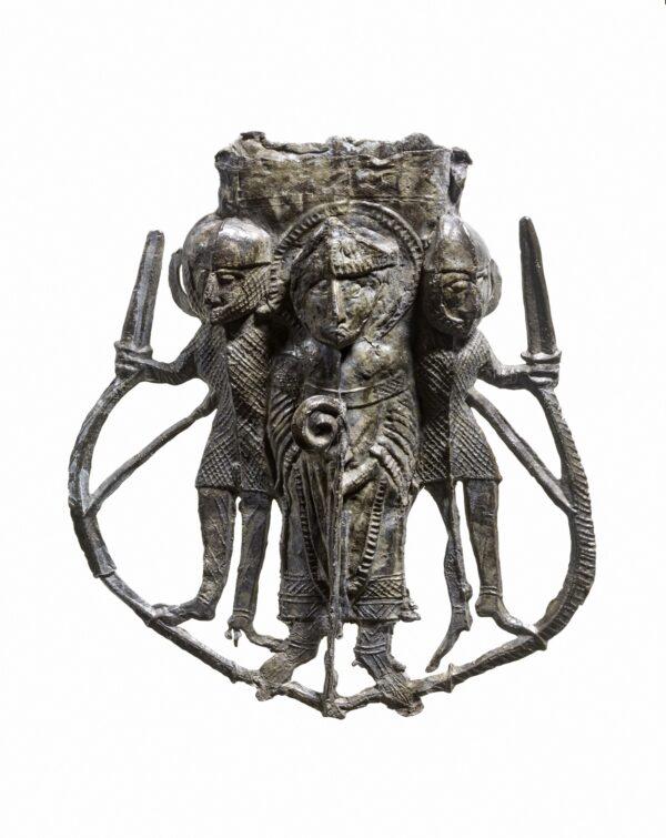 This 13th-century English ampulla shows Thomas Becket between two knights. (The Trustees of The British Museum)