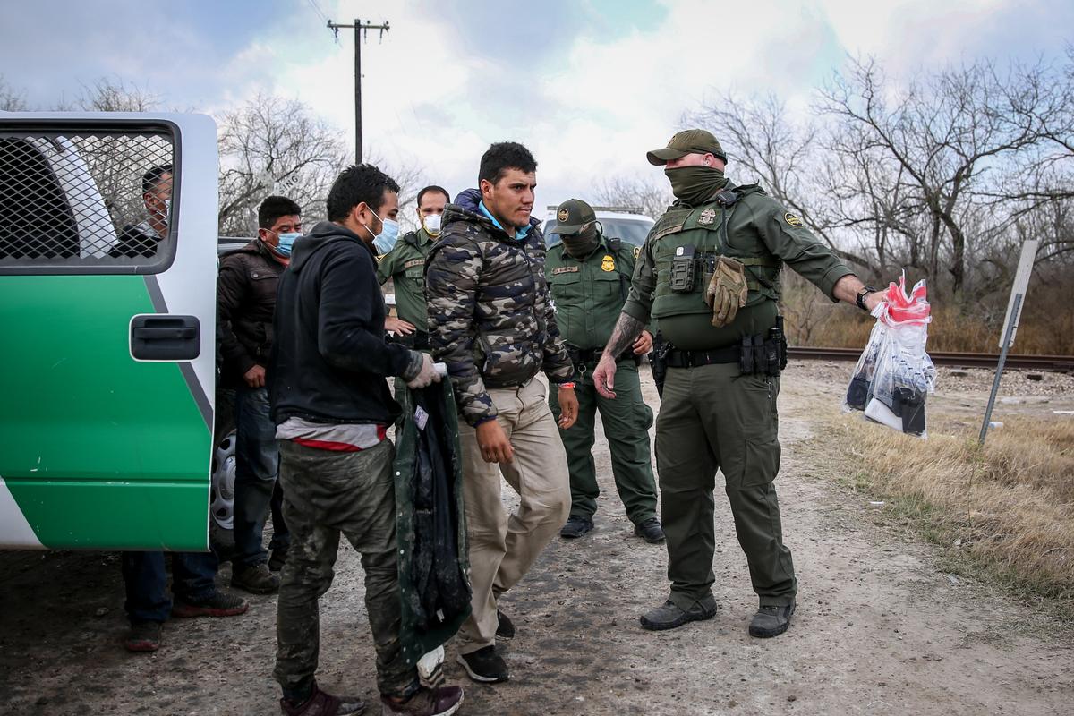 Former Chief Patrol Agents Write to Congress Asking for Help With Border Crisis