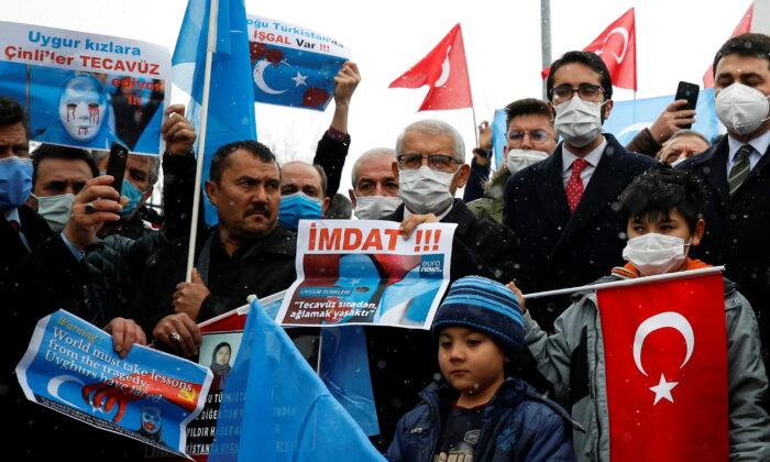 Uyghur Muslims in Turkey Protest Against Chinese Minister’s Visit