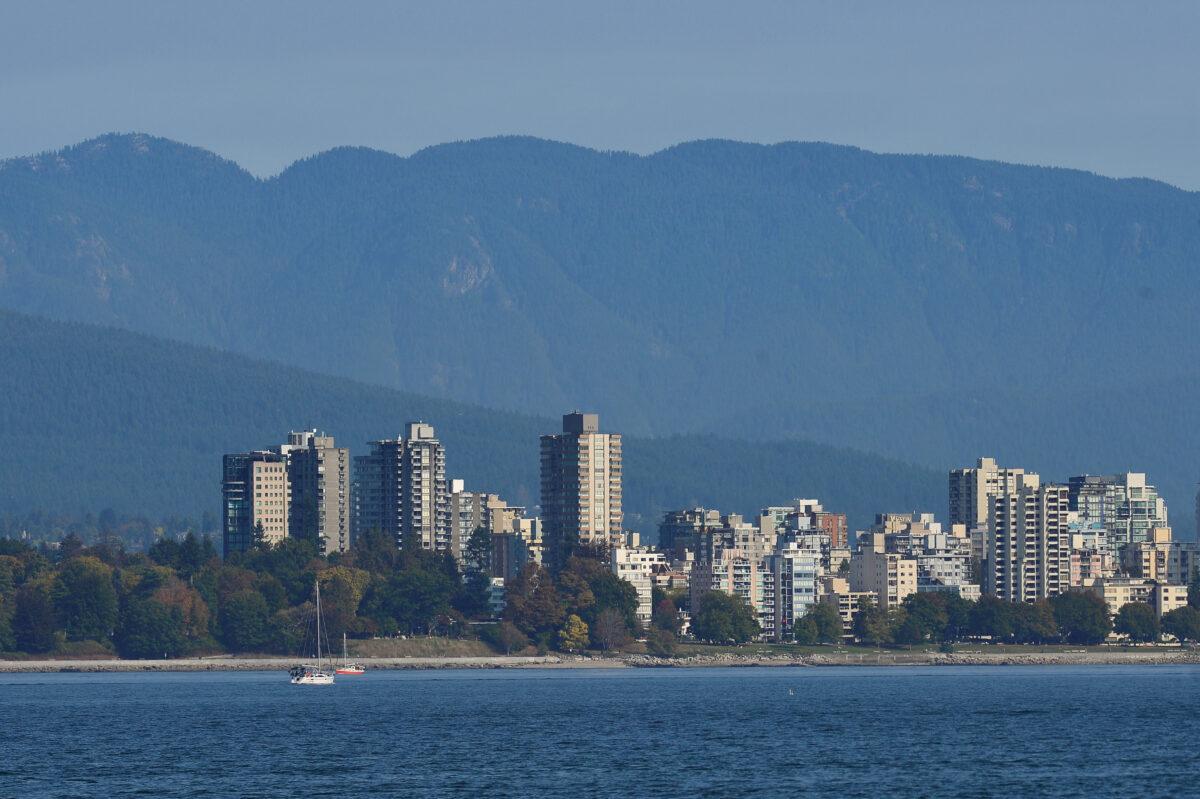 The West End is seen on the mountain-backed skyline of Vancouver on Sept. 30, 2020. (Reuters/Jennifer Gauthier/File Photo)