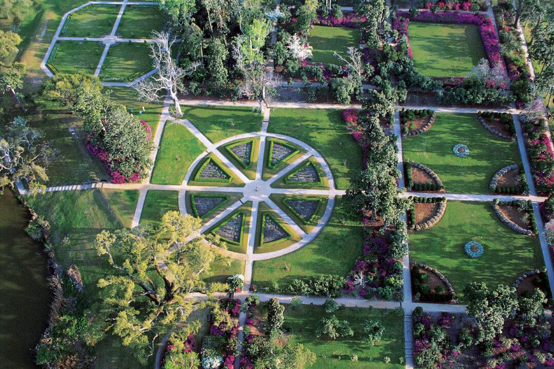 South Carolina’s Low Country: Grand Homes, Complex History