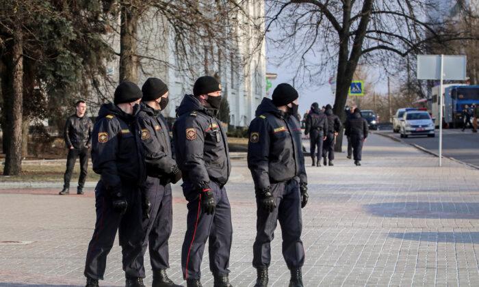 Belarus Police Detain Over 100, Including Opposition Media Editors