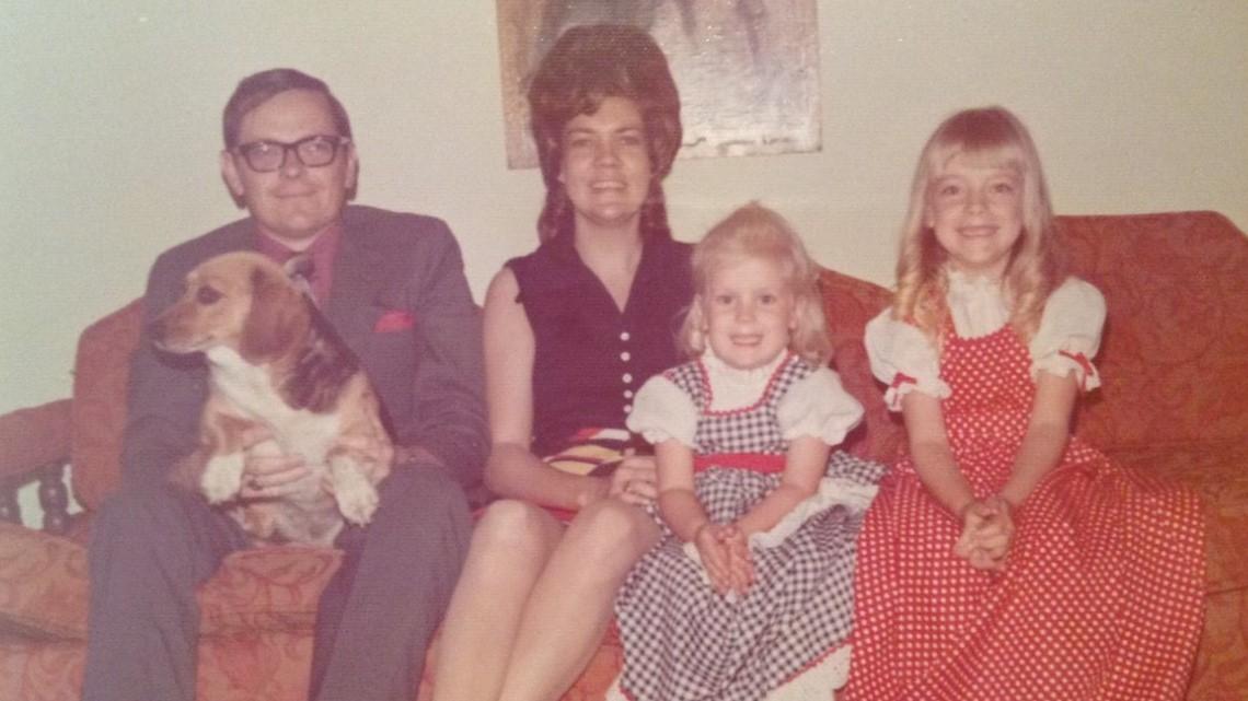 LeeAnn (R) with her family in the 1970s (Courtesy of <a href="https://www.instagram.com/atexanmind/">LeeAnn Polster</a>)