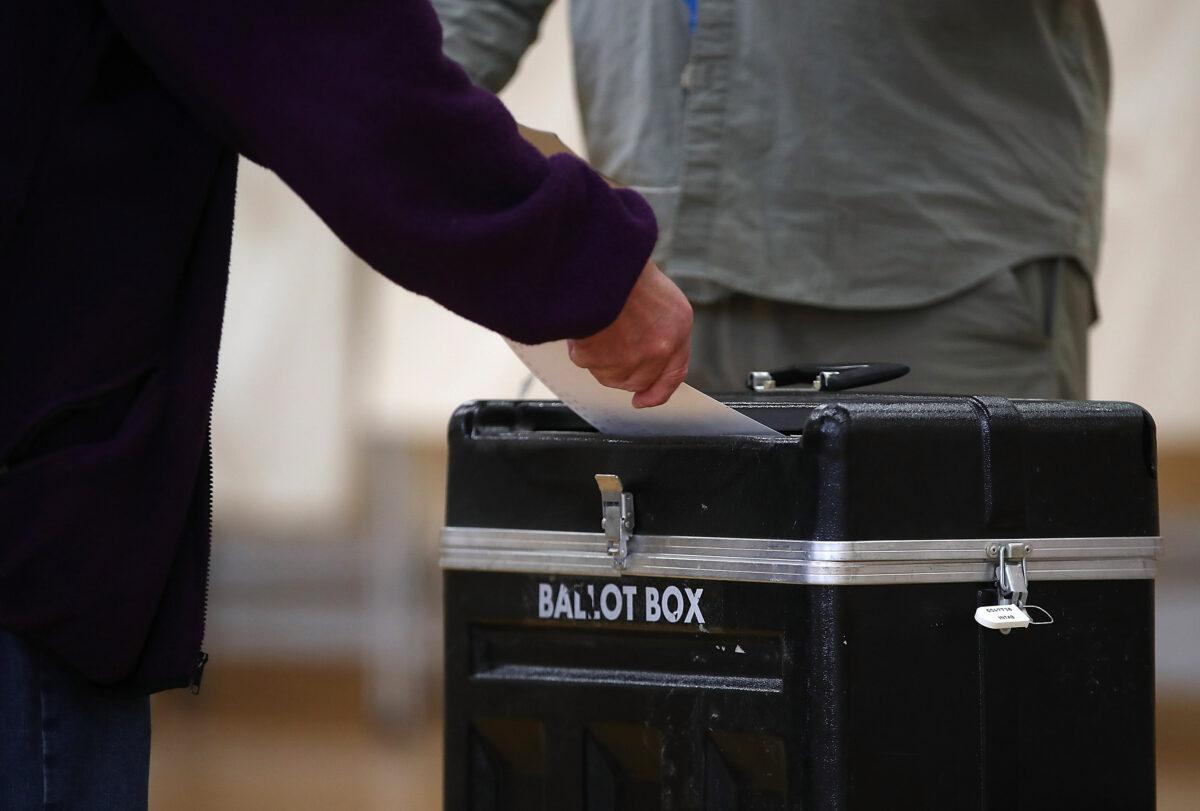 A voter casts his ballot in a polling station at Hellgate Elementary School in Missoula, Mont., on May 25, 2017. (Justin Sullivan/Getty Images)