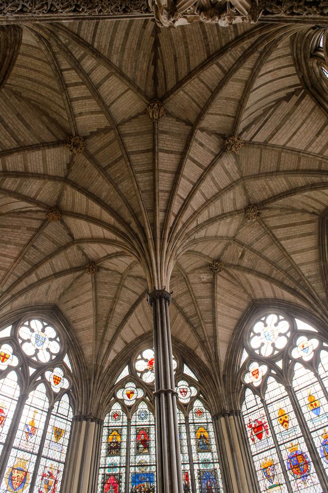 The impressive 60-foot-high vaulted ceiling of the octagonal 13th-century Chapter House, where the abbot and up to 80 Benedictine monks used to sit, pray, and study together in Westminster Abbey. (Anton_Ivanov/Shutterstock.com)