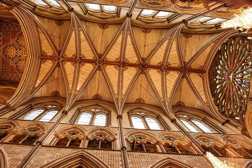Westminster Abbey’s spectacular vaulted ceiling. (Liudmila Kotvitckaia/Shutterstock.com)