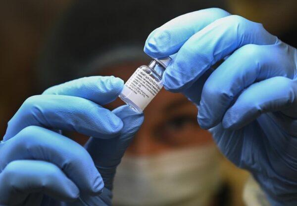 A health-care worker prepares a dose of the Pfizer-BioNTech COVID-19 vaccine at a UHN COVID-19 vaccine clinic in Toronto on Jan. 7, 2021. (Nathan Denette/ The Canadian Press)