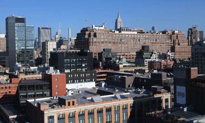 Manhattan Real Estate Market Picks Up as Discounts Lure Buyers
