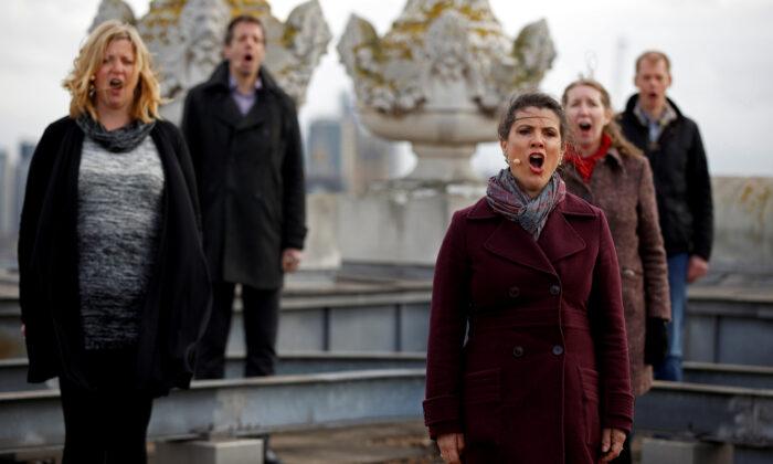 On London Rooftop, Royal Opera Chorus Reunites for Performance