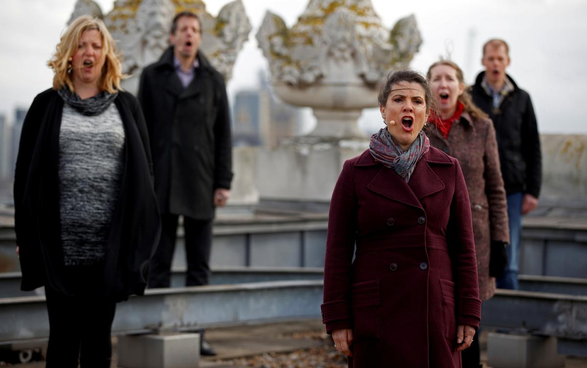 On London Rooftop, Royal Opera Chorus Reunites for Performance