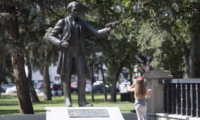 Regina Council Votes to Remove Statue of Sir John A. Macdonald From Victoria Park