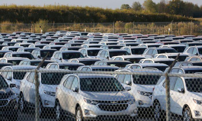 US Automakers Post Higher Quarterly Sales Even as Chip Shortage Bites