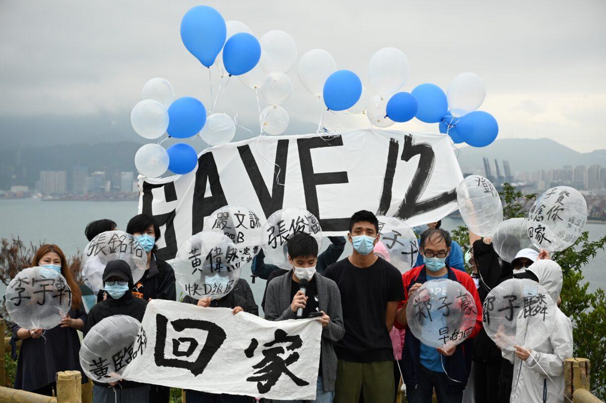 Families and members of the Save12HKers campaign group prepare to fly balloons in Hong Kong on Nov. 21, 2020. (Peter Parks / AFP)