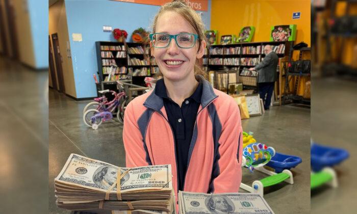 Goodwill Employee Finds $42,000 in Donated Sweaters, Gets Reward for Doing ‘The Right Thing’
