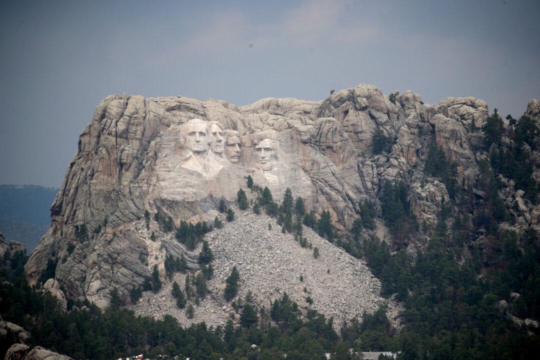 Firefighters Make Progress Containing Black Hills Fires, Mount Rushmore Remains Closed