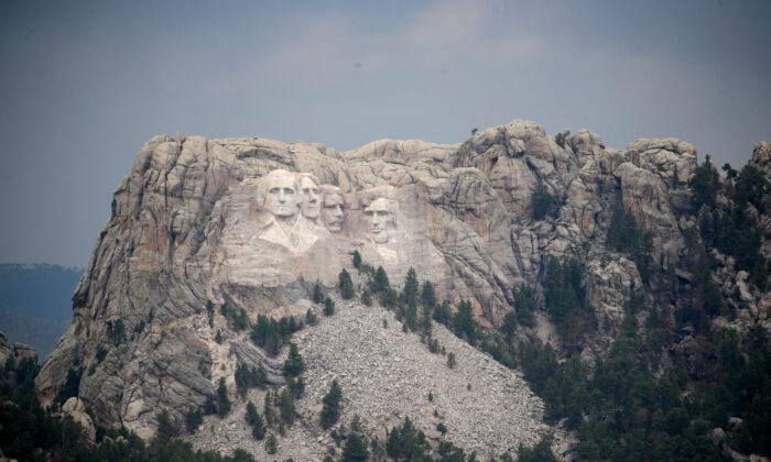 Firefighters Make Progress Containing Black Hills Fires, Mount Rushmore Remains Closed