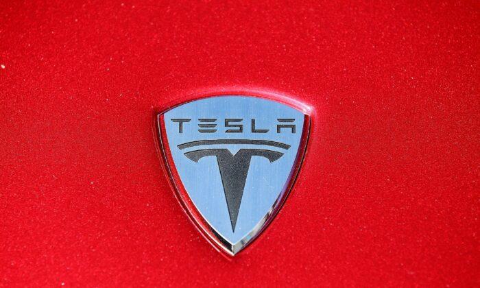 Officials: Tesla Autopilot Probed in Fatal California Crash