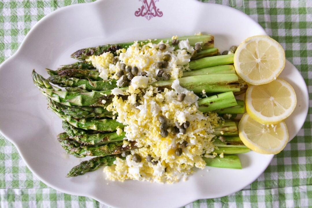 Pan-Fried Asparagus With Hard-Boiled Eggs and Capers