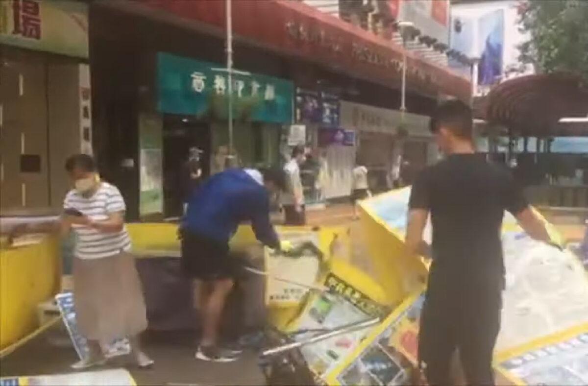 A Falun Gong information booth is vandalized in Mong Kok in Hong Kong on April 2, 2021. (Screenshot via YouTube)