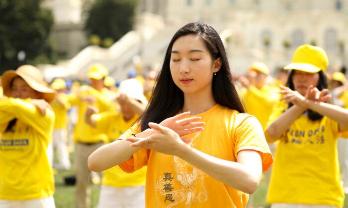 Beijing Targets Falun Gong Refugees in US, Tracking Their Whereabouts