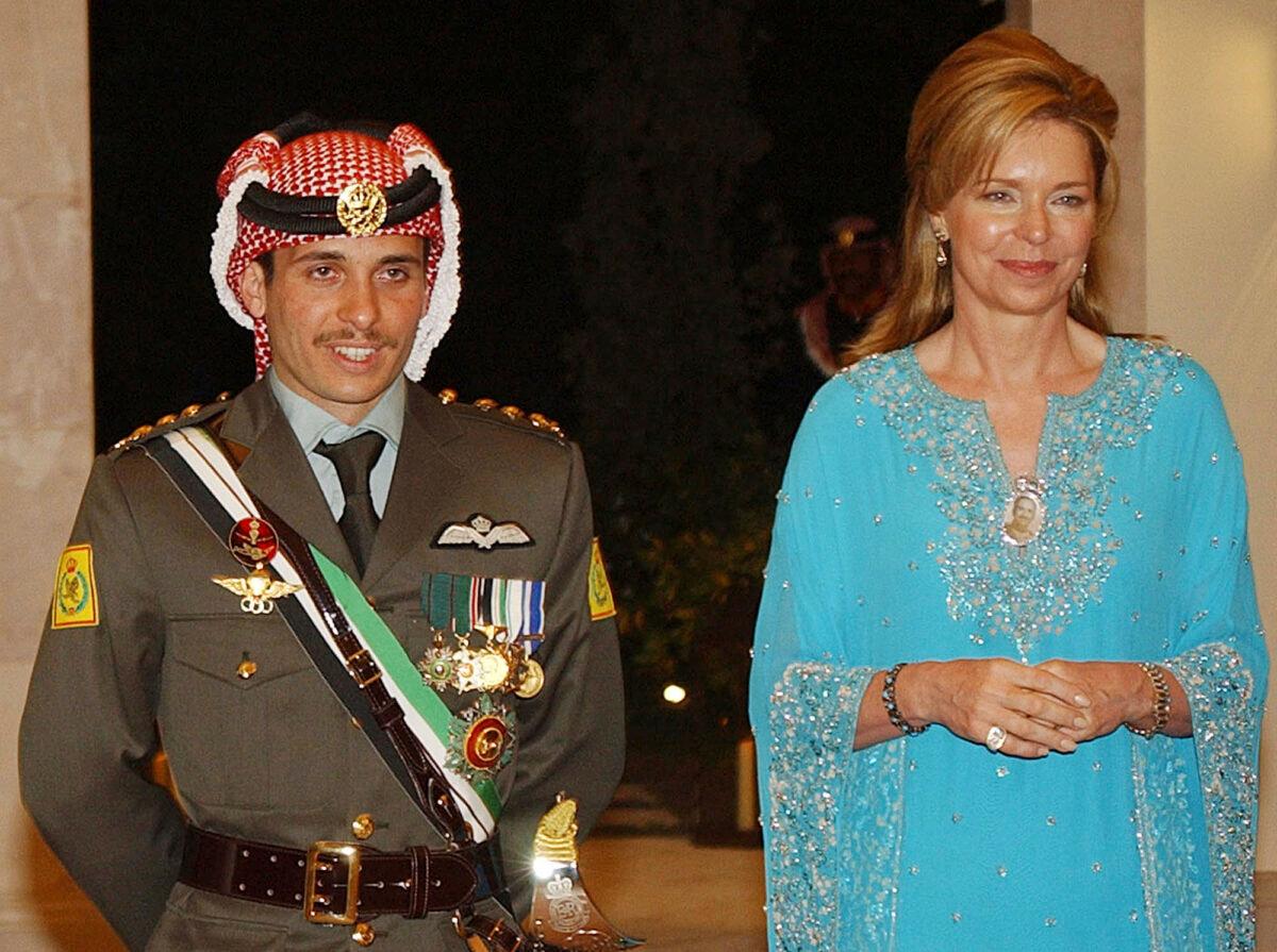 Jordan's Prince Hamza (L) with his mother Queen Noor (R) stand during his wedding ceremony in Amman, Jordan, on May 27, 2004. (Hussein Malla/AP Photo)
